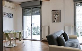 Urban Balcony Hideaway - 3 People
